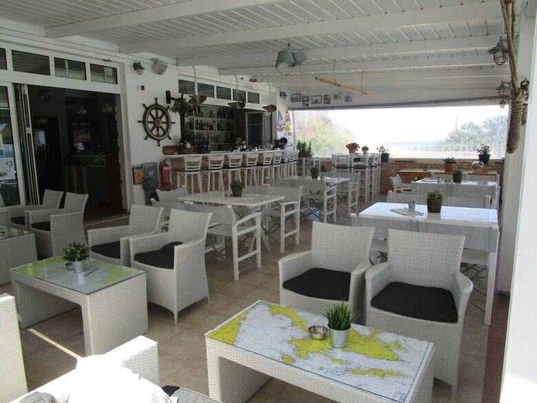 Hotel Milos