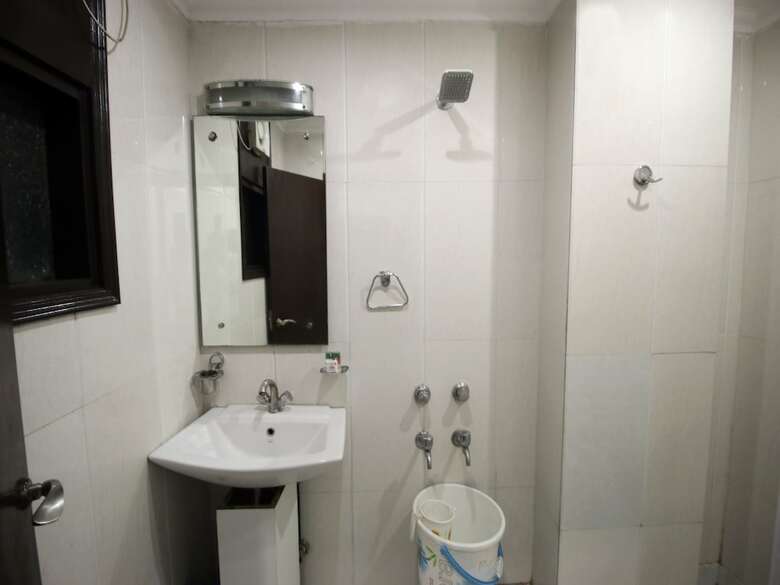 Oyo 6408 Hotel Delhi Heart