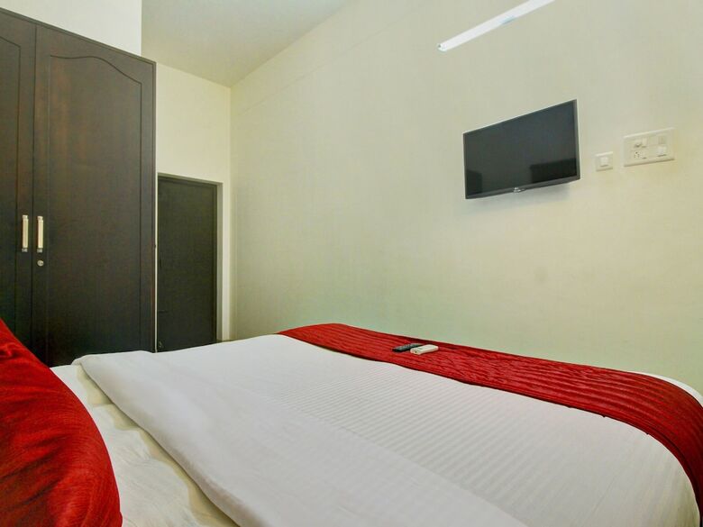 Hotel Oyo 12069 Rankghas Residency