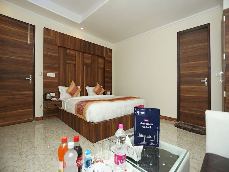 Oyo 11852 Hotel Aerostay Inn
