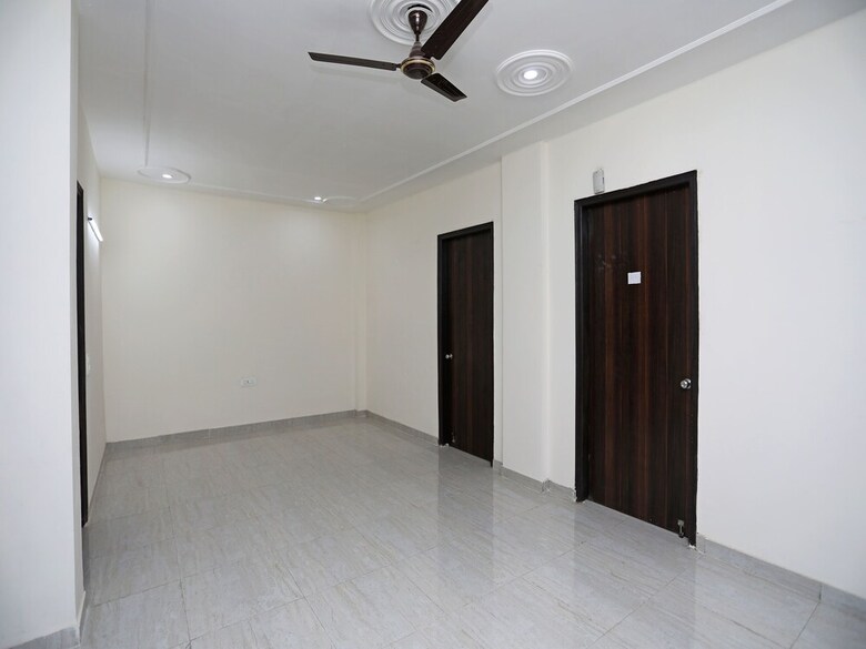 Hotel Oyo 13555 Niketan Medanta