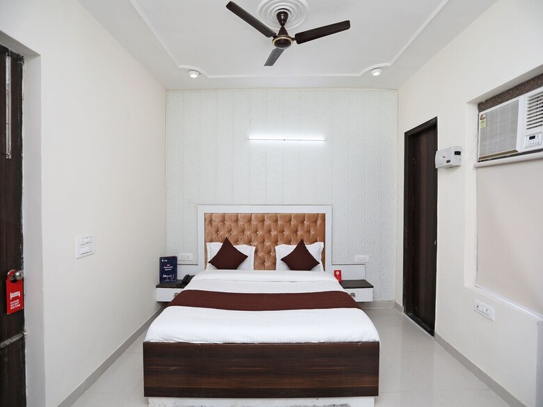 Hotel Oyo 13555 Niketan Medanta