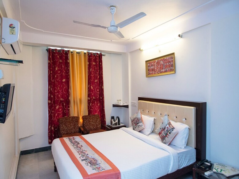 Oyo 12656 Hotel Green View International