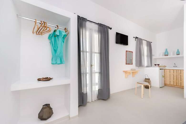 Anthelea Santorini Hotel