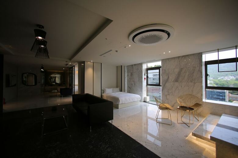 Stayrak Hotel