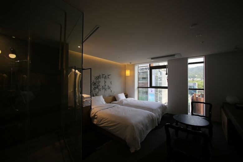 Stayrak Hotel