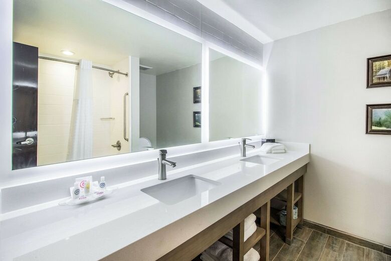 Hotel Comfort Suites