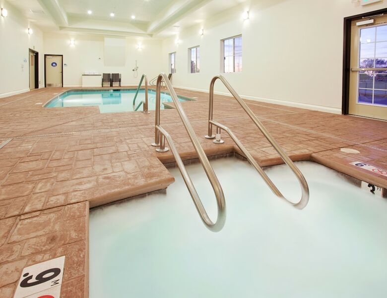 Holiday Inn Express Hotel & Suites Lodi