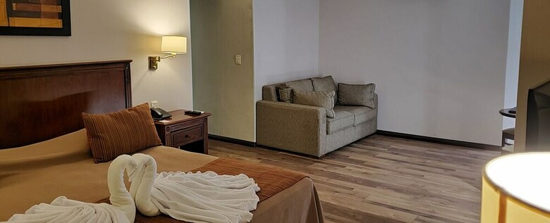 Hotel Howard Johnson By Wyndham San Pedro