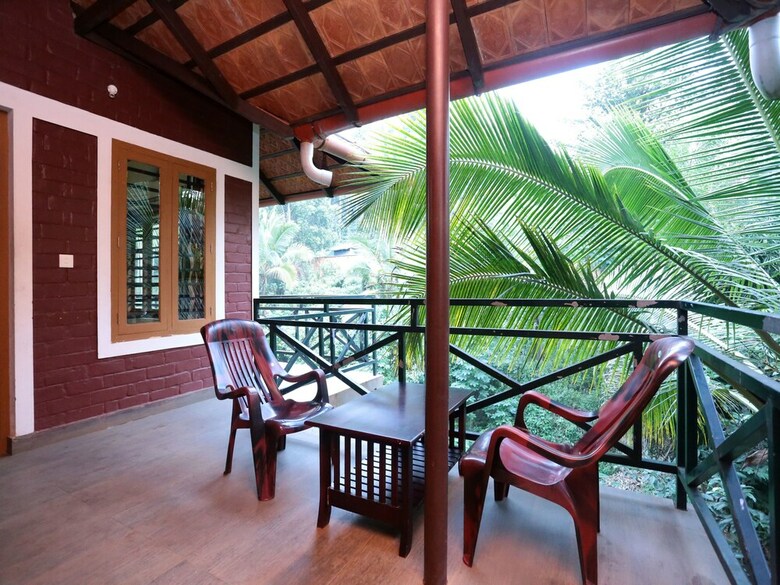 Oyo 10484 Hotel Coffee County Retreat
