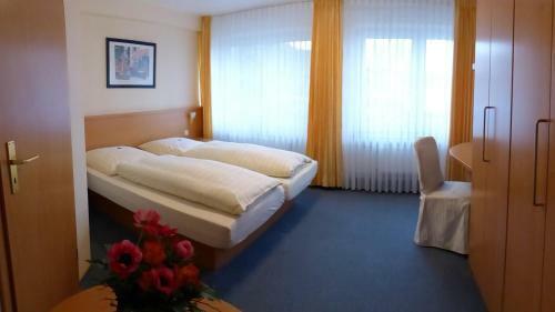 Restaurant Und Hotel Zum Weissen Ross