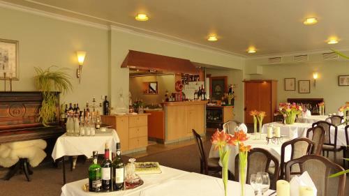Restaurant Und Hotel Zum Weissen Ross
