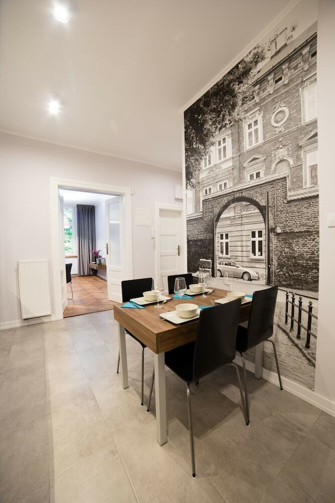 Paulove Apartments