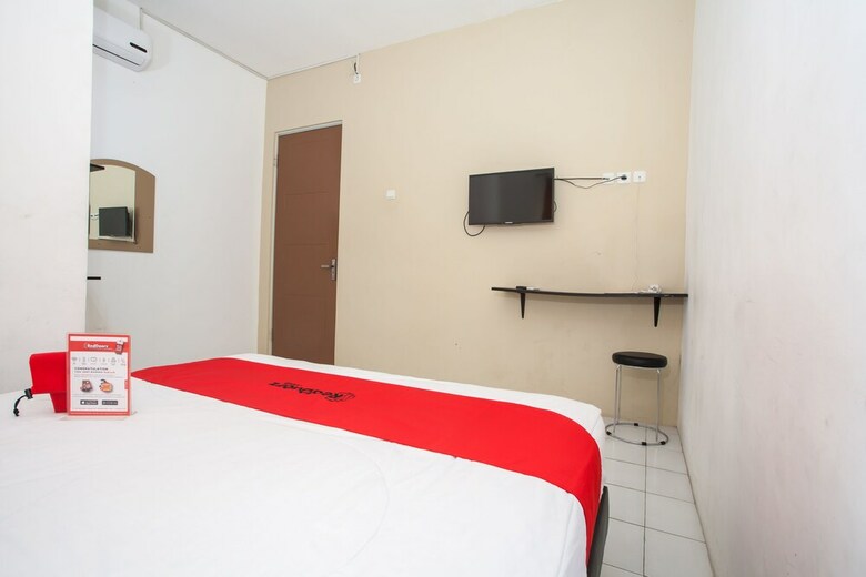 Hotel Reddoorz Plus Near Galaxy Mall