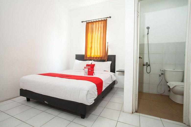 Hotel Reddoorz Plus Near Galaxy Mall