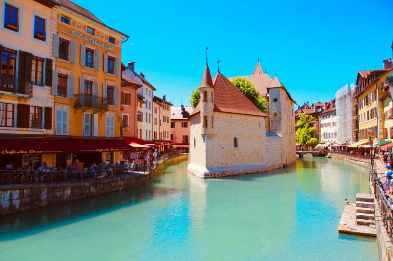 2 Bd Apartment With Sauna- Center Annecy