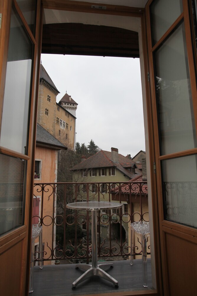 2 Bd Apartment With Sauna- Center Annecy