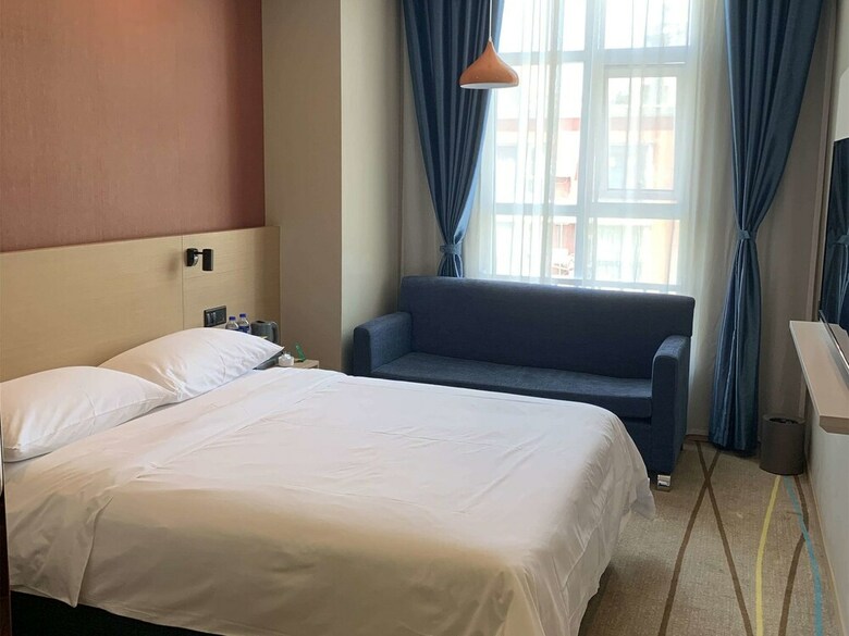 Ibis Styles Chengdu American Center Hotel