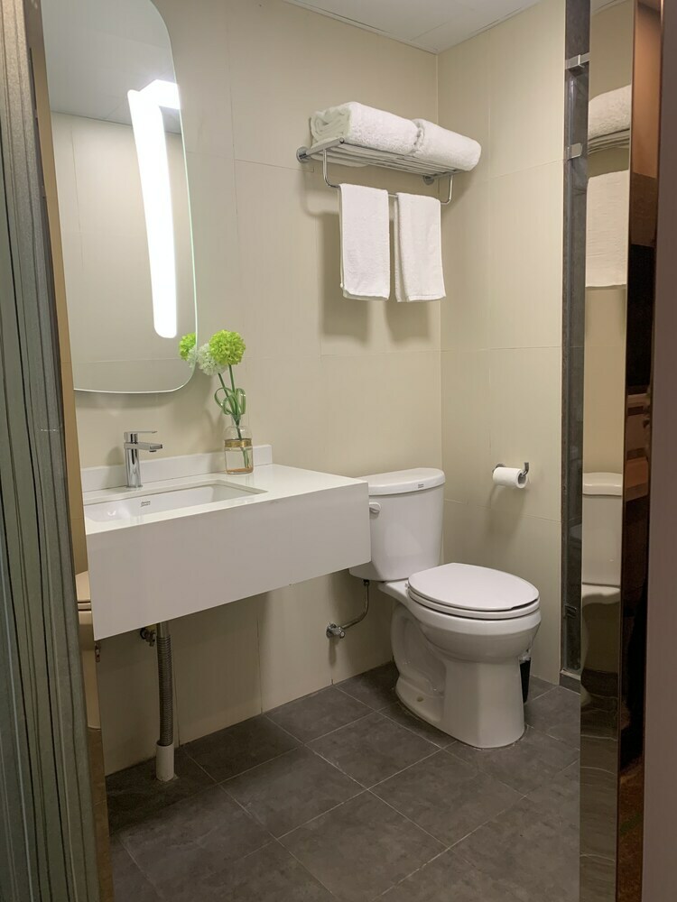 Ibis Styles Chengdu American Center Hotel
