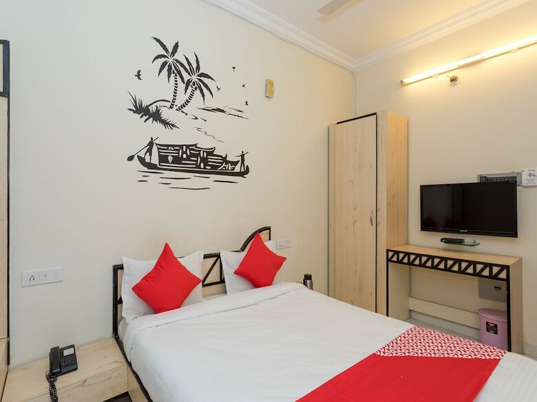 Oyo 14421 Hotel Grand Tower