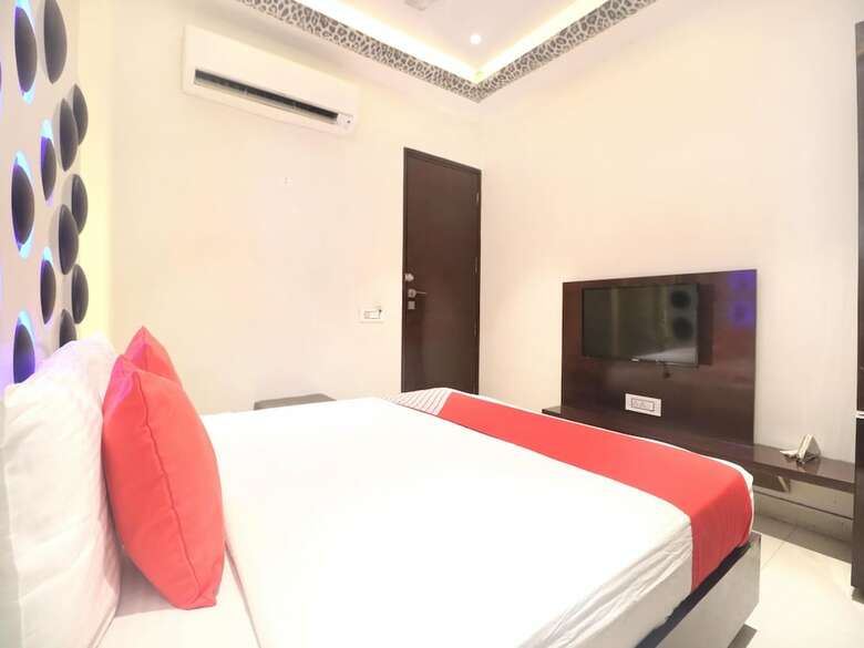Oyo 14829 Hotel J Cruise