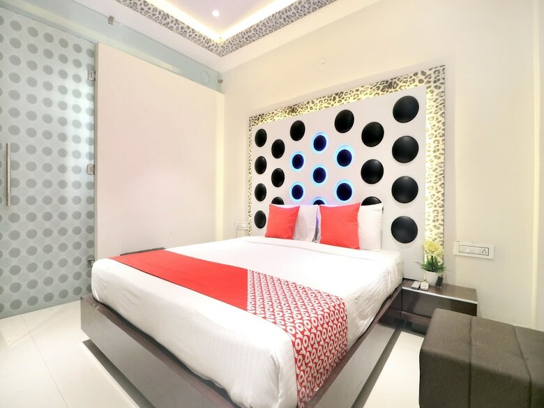 Oyo 14829 Hotel J Cruise