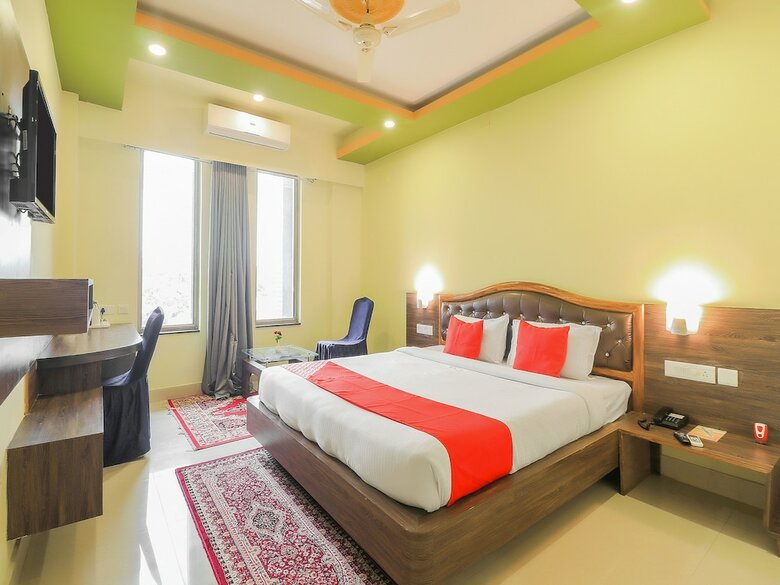 Oyo 7583 Hotel Suraj Palace 1