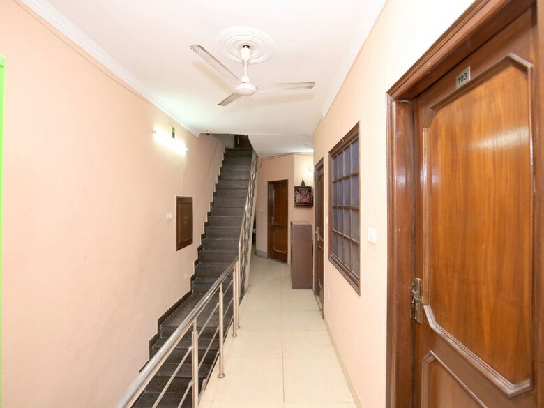 Oyo 13700 Hotel Star Palace