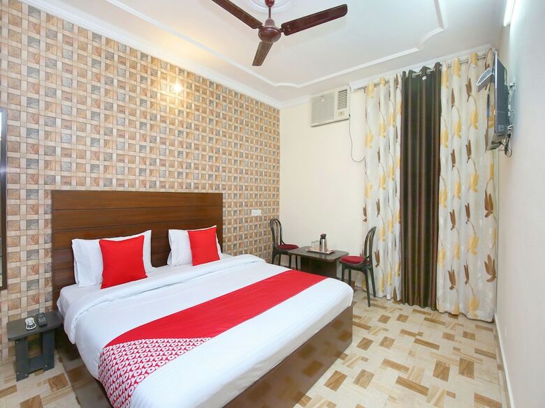 Oyo 13700 Hotel Star Palace
