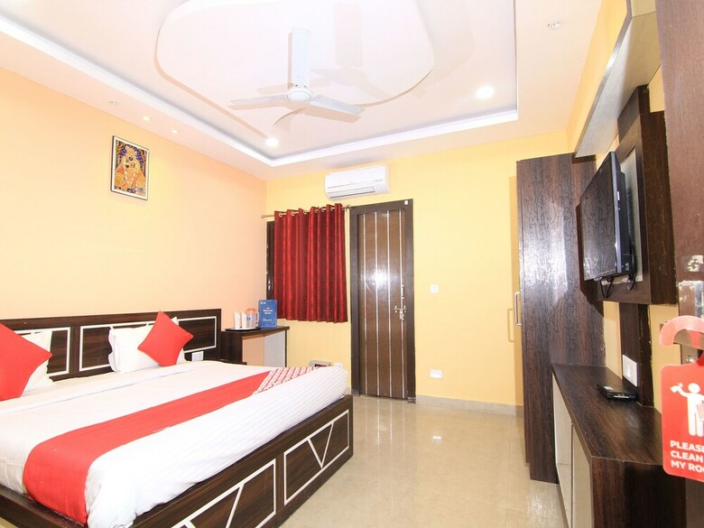 Apartamentos Oyo 14615 Aastha Krishna Dham