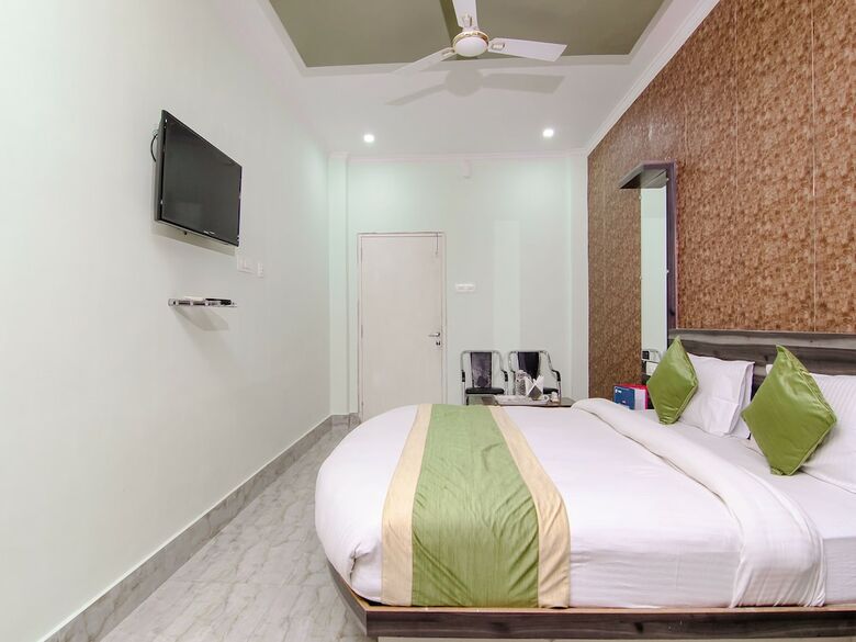 Hotel Oyo 6252 Deepak Palace