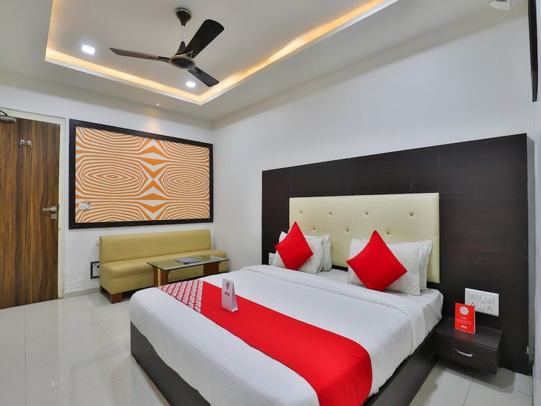 Oyo 15862 Infocity Hotel Llp