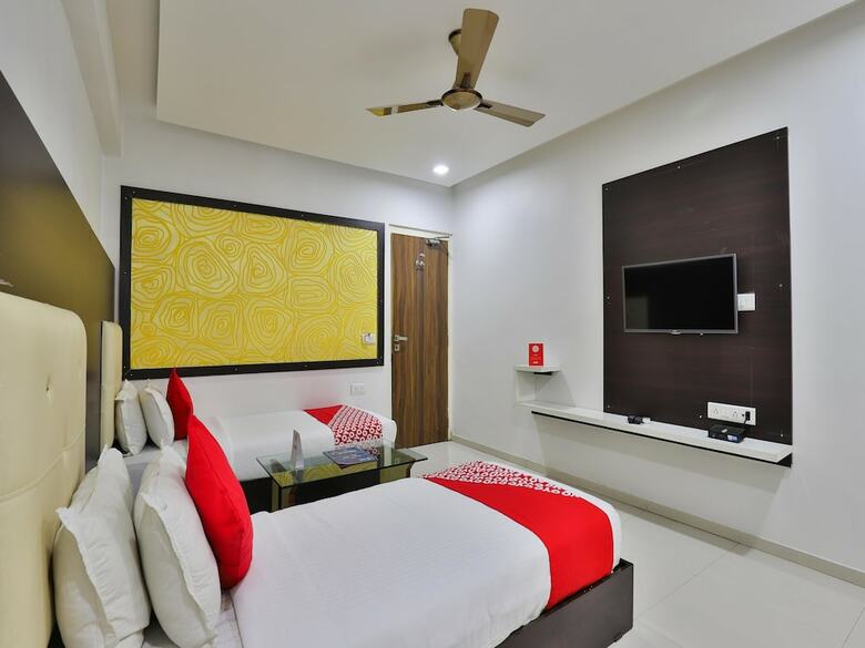 Oyo 15862 Infocity Hotel Llp