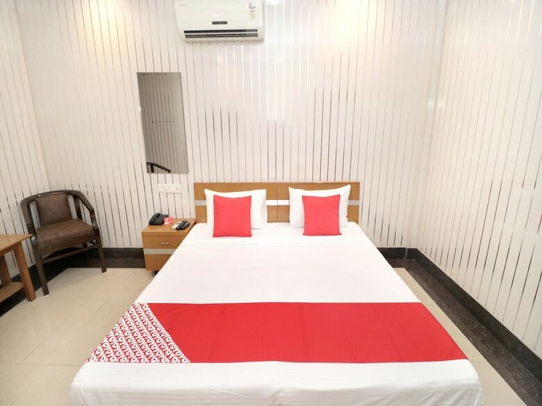 Oyo 14533 Hotel Mohan