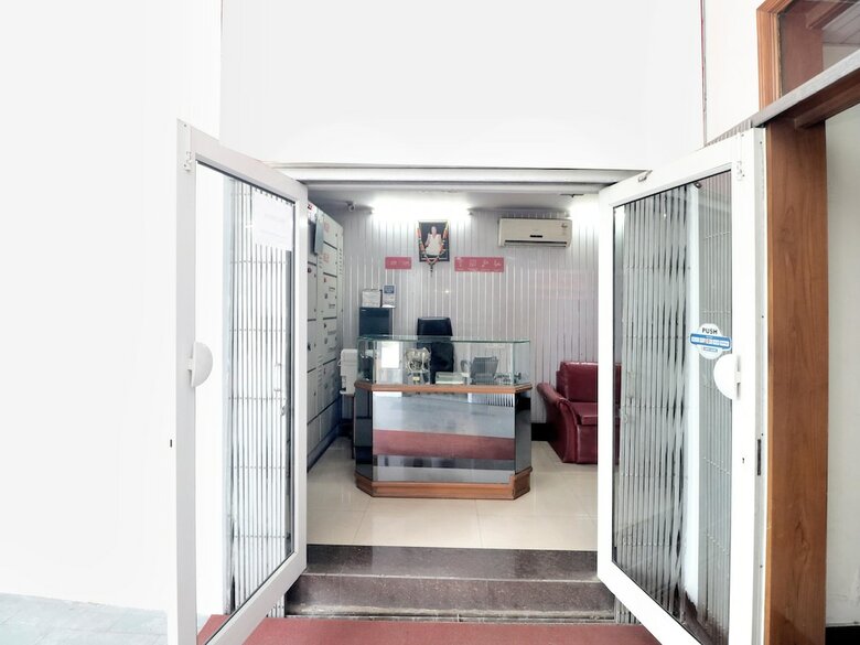 Oyo 14533 Hotel Mohan