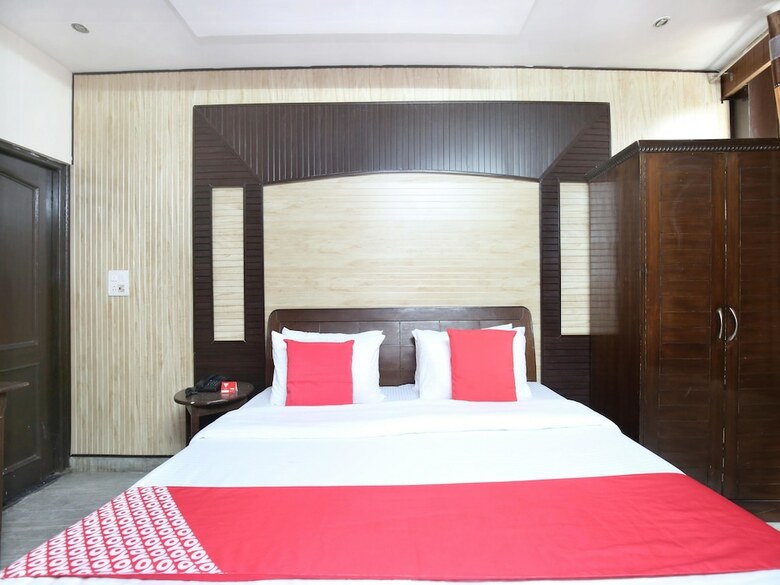 Oyo 15523 Hotel Jd Inn