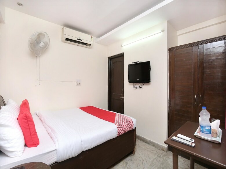Oyo 15523 Hotel Jd Inn