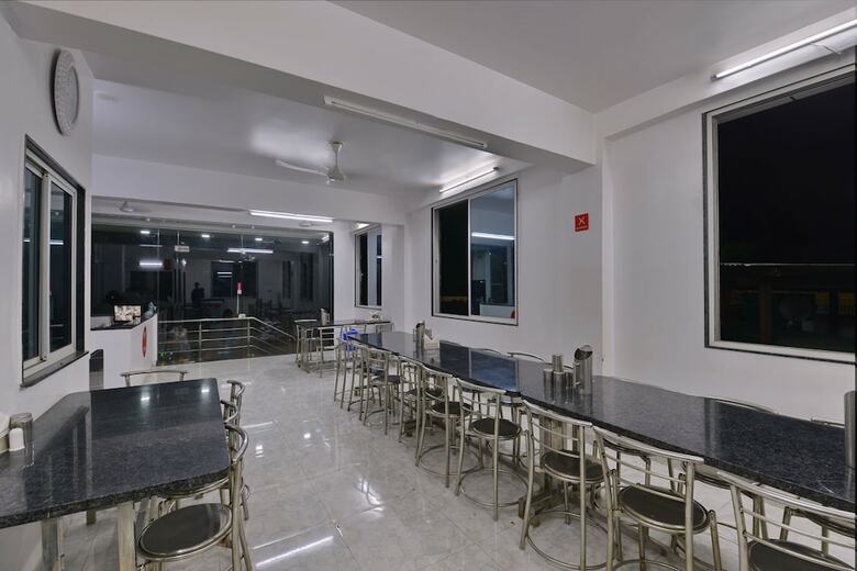 Oyo 15401 Hotel Surana Palace