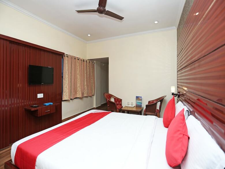 Oyo 15468 Hotel Sharda