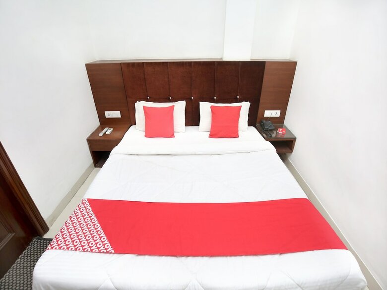 Oyo 15652 Hotel 51