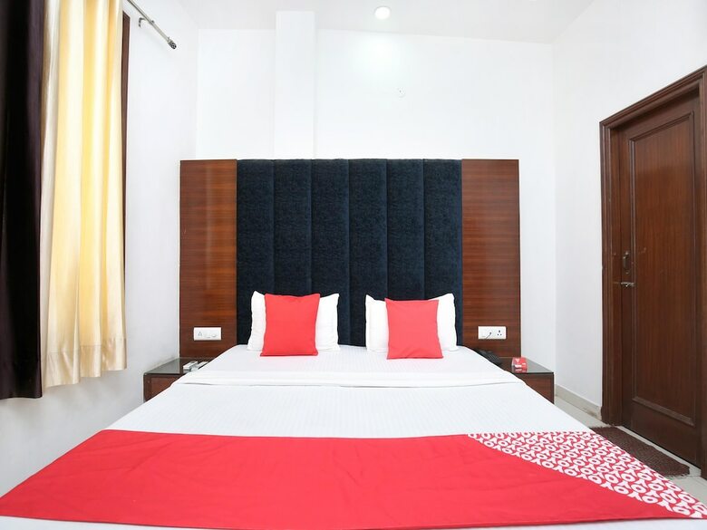 Oyo 15652 Hotel 51