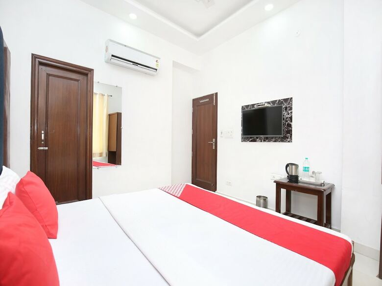 Oyo 15652 Hotel 51