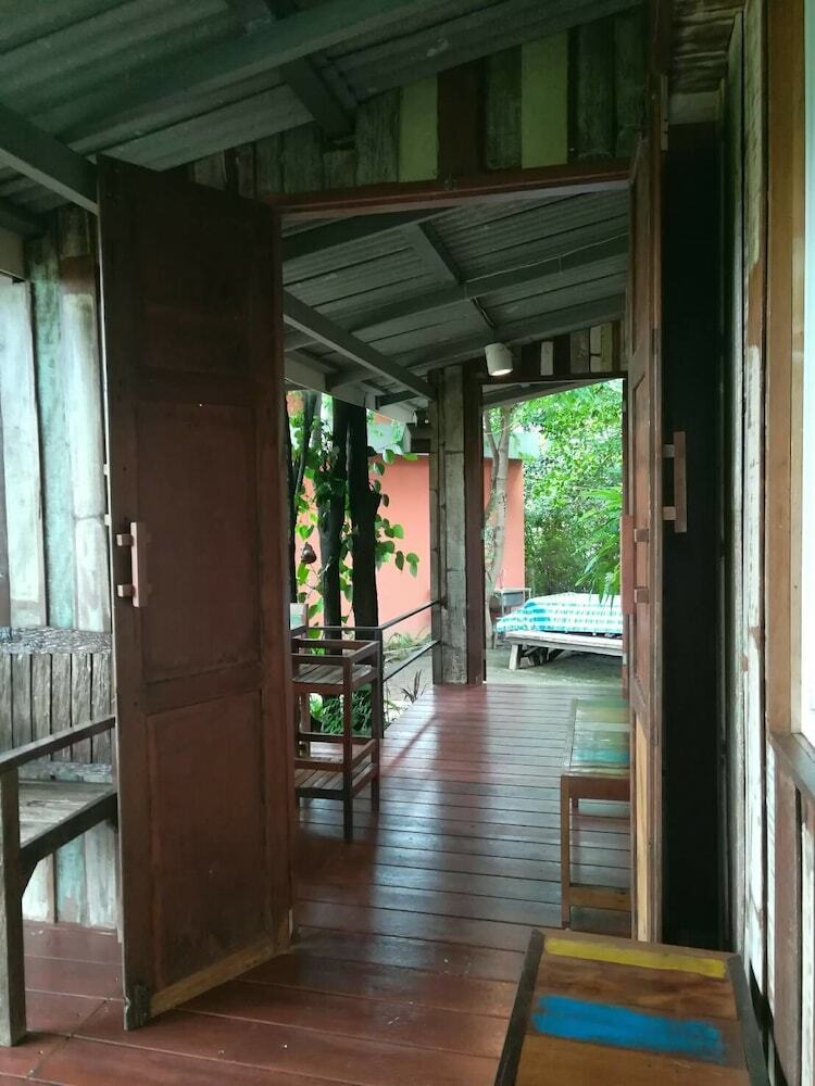 Hotel Baan Phuchalianglom