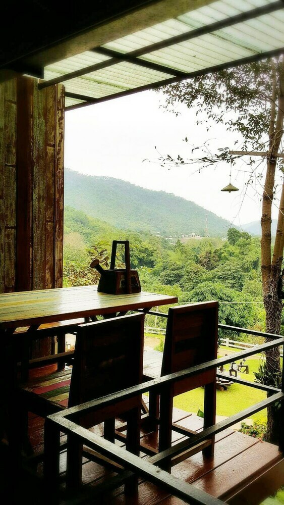 Hotel Baan Phuchalianglom