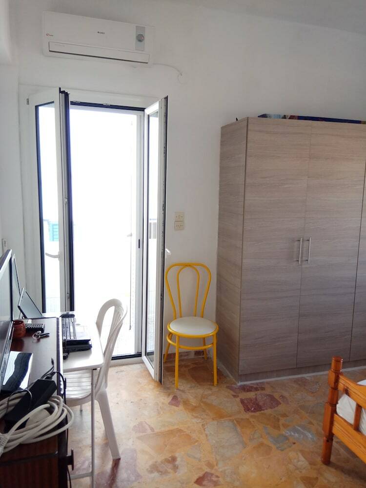 Hotel Grandma Vasiliki Rooms To Let