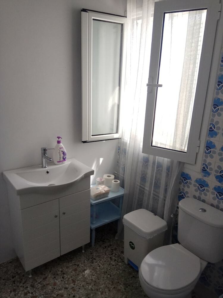 Hotel Grandma Vasiliki Rooms To Let