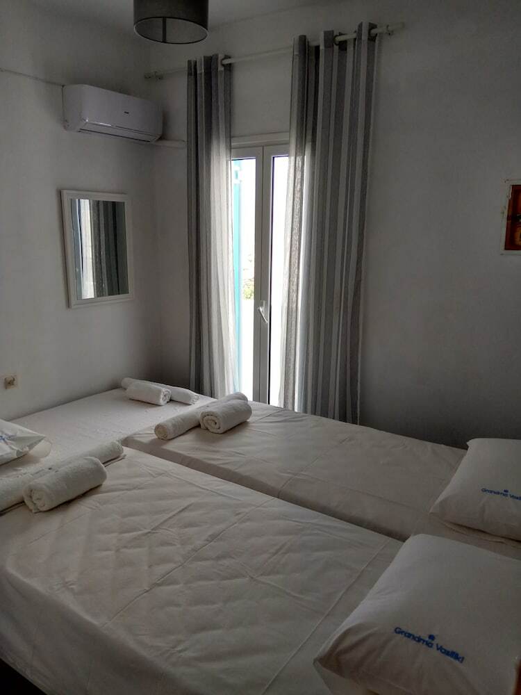 Hotel Grandma Vasiliki Rooms To Let