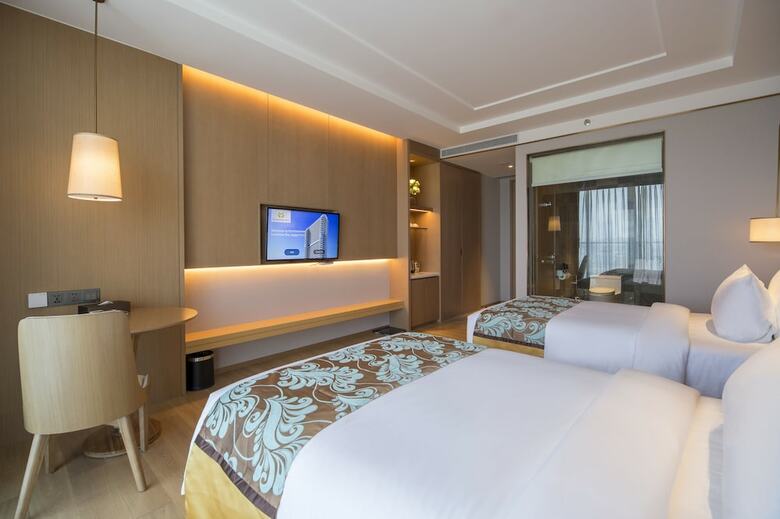 Sunshine Bay Hotel