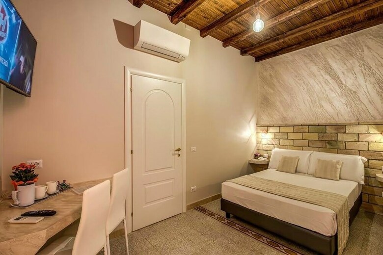 Hotel Colosseo Accomodation Room Guest House