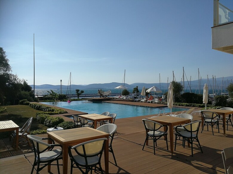 Hotel Egesu Marina Guest House
